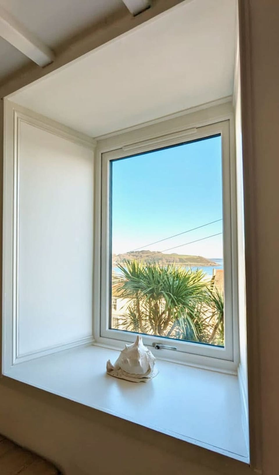 Sea views directly from the dining table!