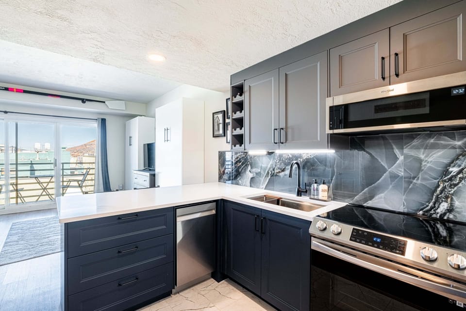 Fully Remodeled Kitchen