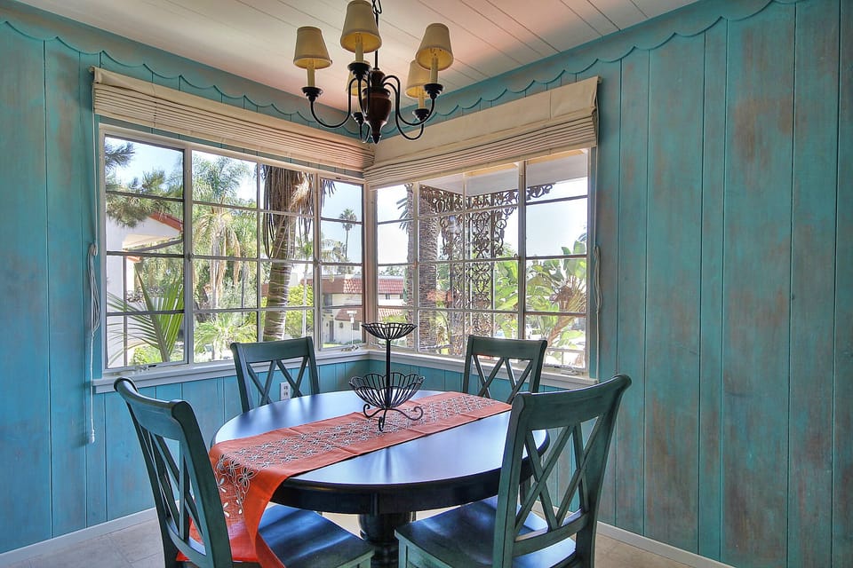 Villa 2 - kitchen dining for 4