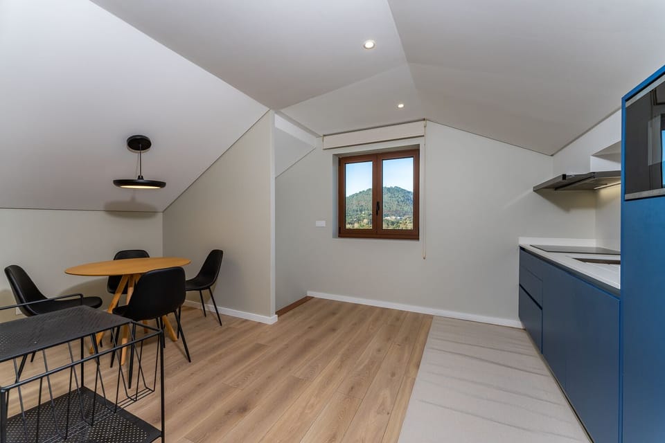 Zona de refeições e kitchenette no piso 2