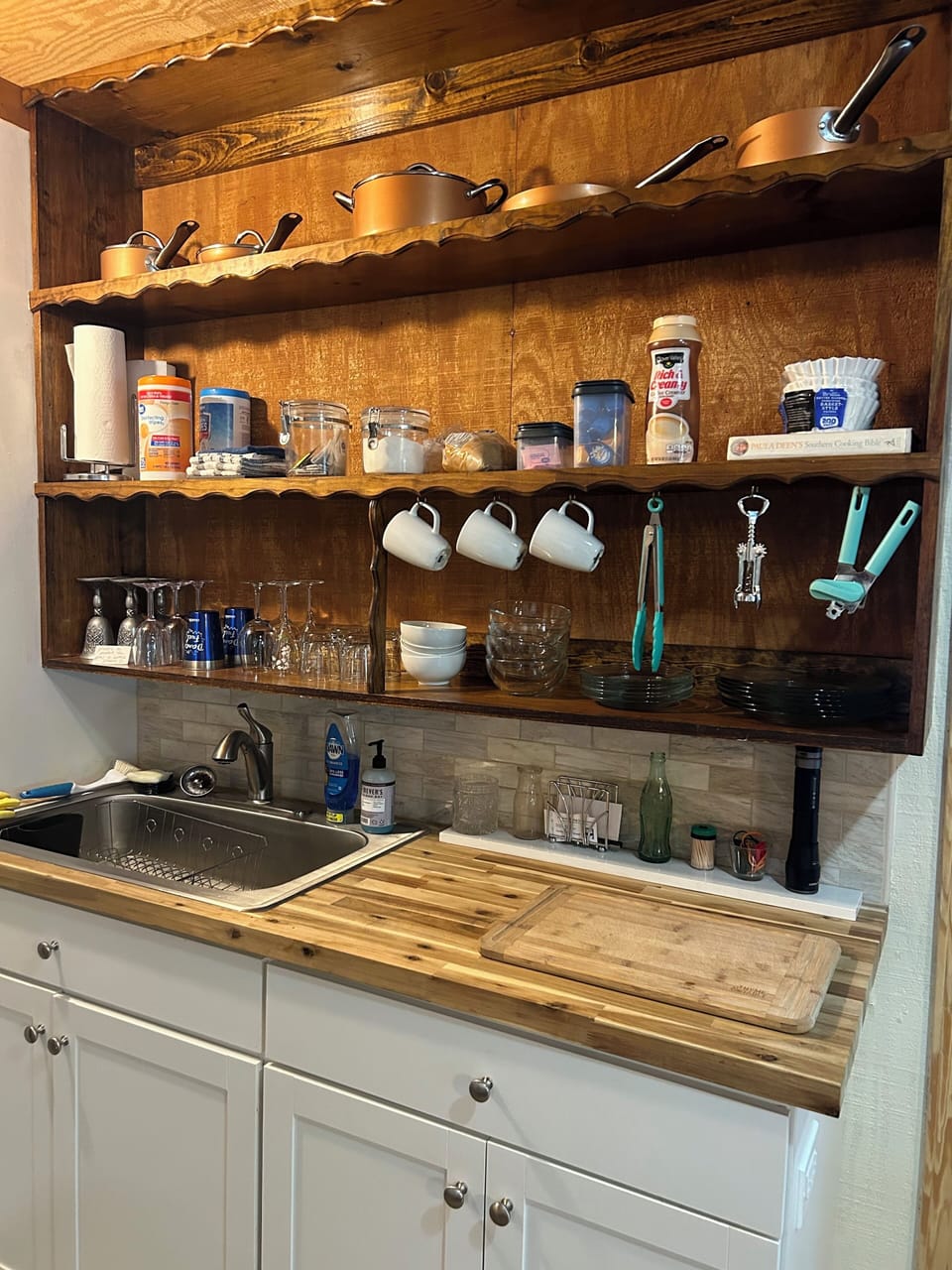 Guest House Kitchen (b)  
dishes, pot & pans all provided