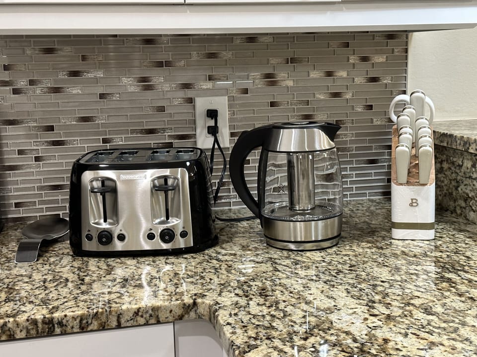 Toaster, Hot boiling water pot and kitchen knives