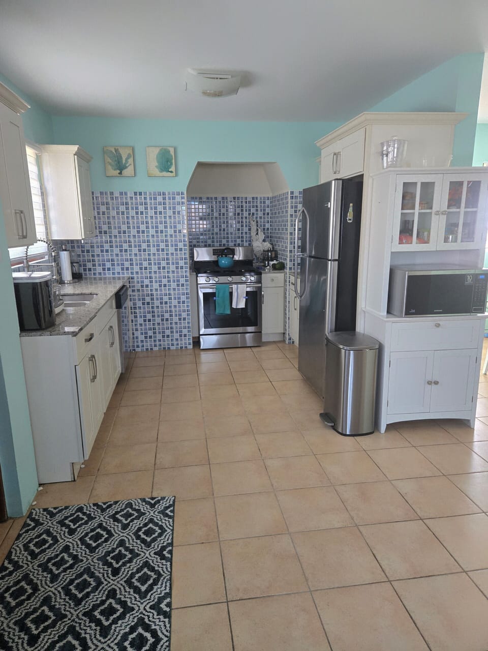 granite countertops, stainless steel appliances, Full size fridge, air fryer, MW
