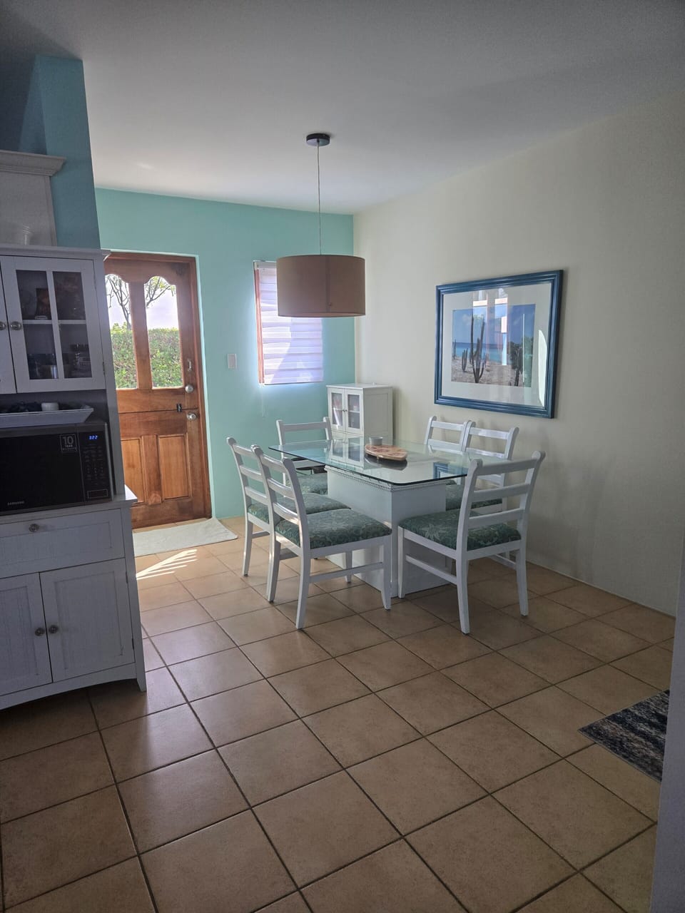 DR easily seats 6 with an entrance to to the yard and easy grill access.