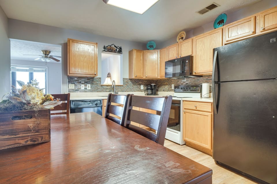 Kitchen & Dining