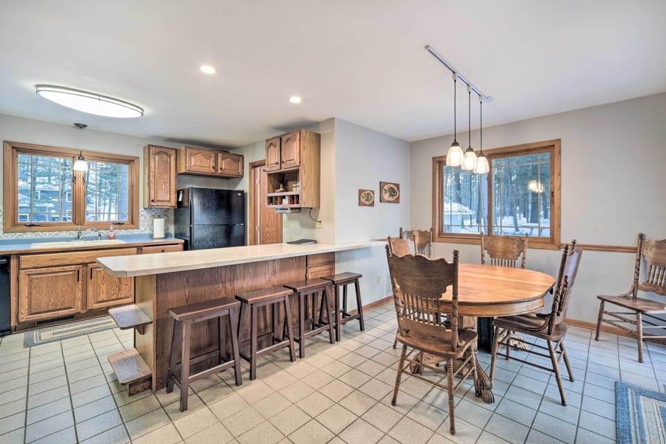 Kitchen | Dining Area