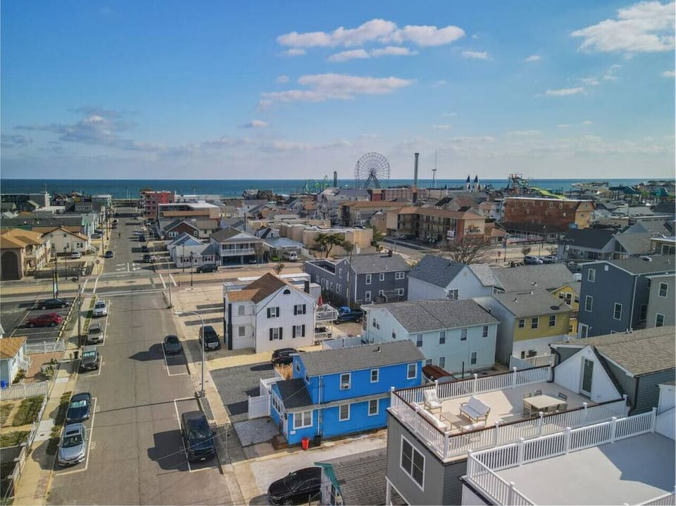 Easy walk to beach and all the great Seaside attractions
