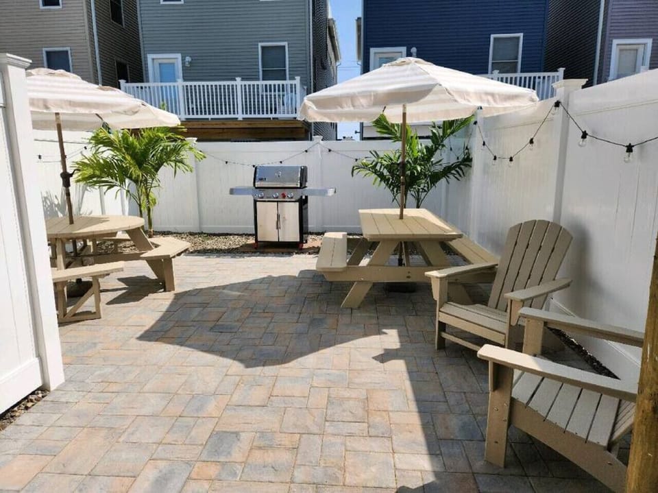 Serene outdoor yard with this new home!