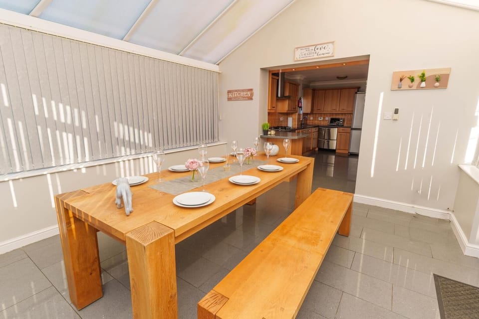Dining / Restaurant
