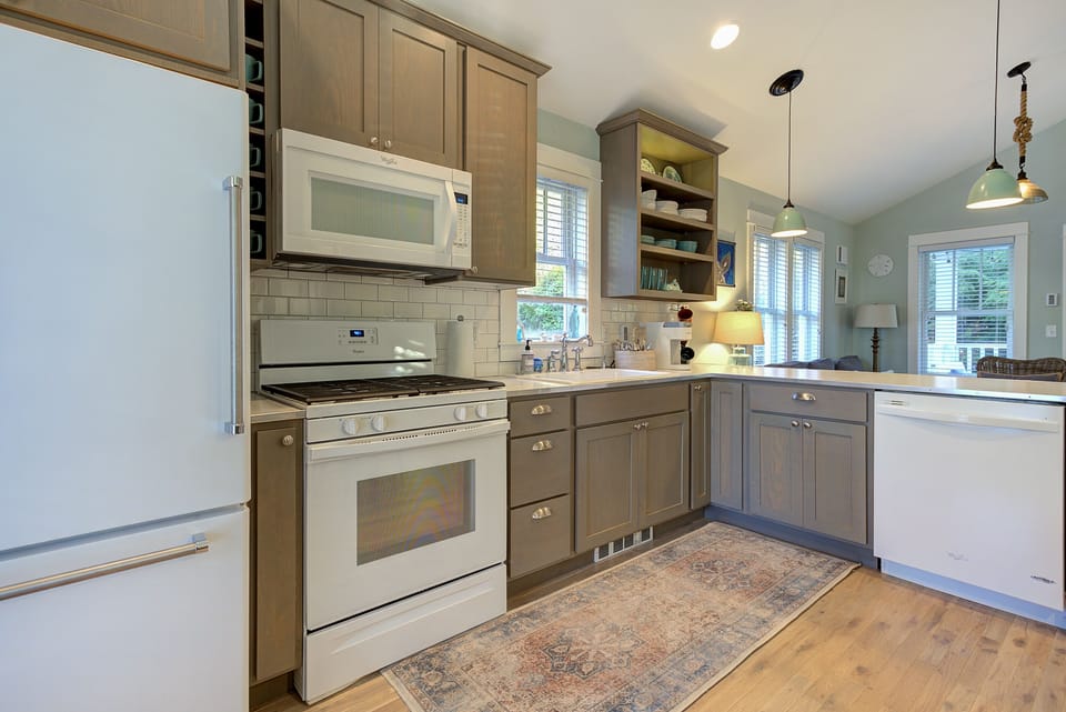 Cook with ease in the fully equipped kitchen