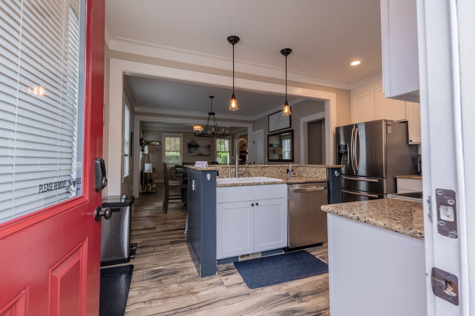 The fully equipped kitchen is ready for your culinary adventures