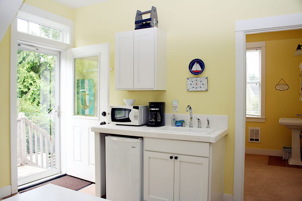 The carriage house has a kitchenette for quick meals or snacks