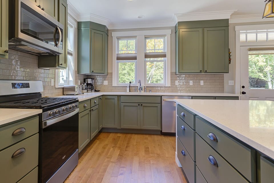The fully equipped kitchen is ready for your culinary adventures