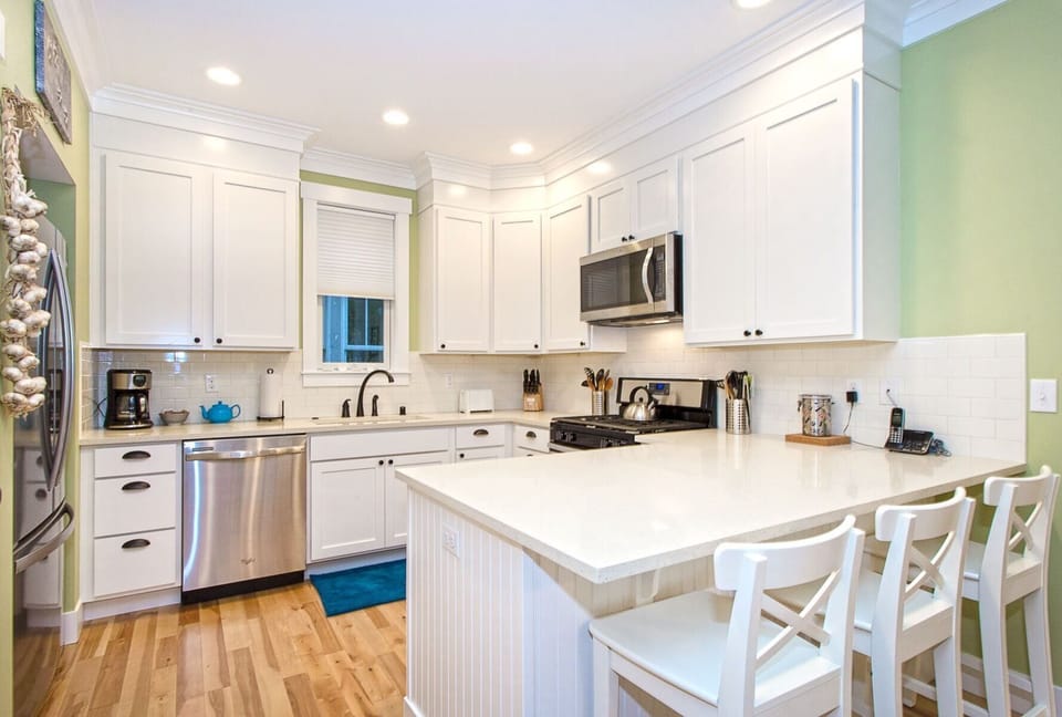 Kitchen with island
