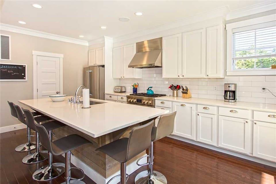 Gourmet kitchen with island seats 6