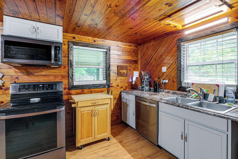 Kitchen & Dining Area