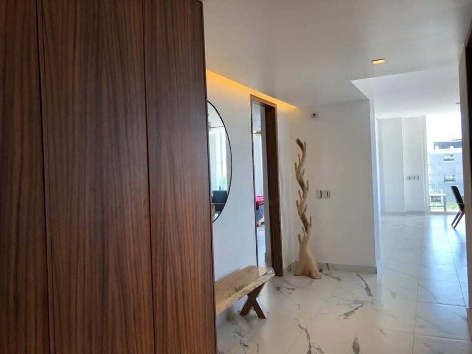 Unit's entrance