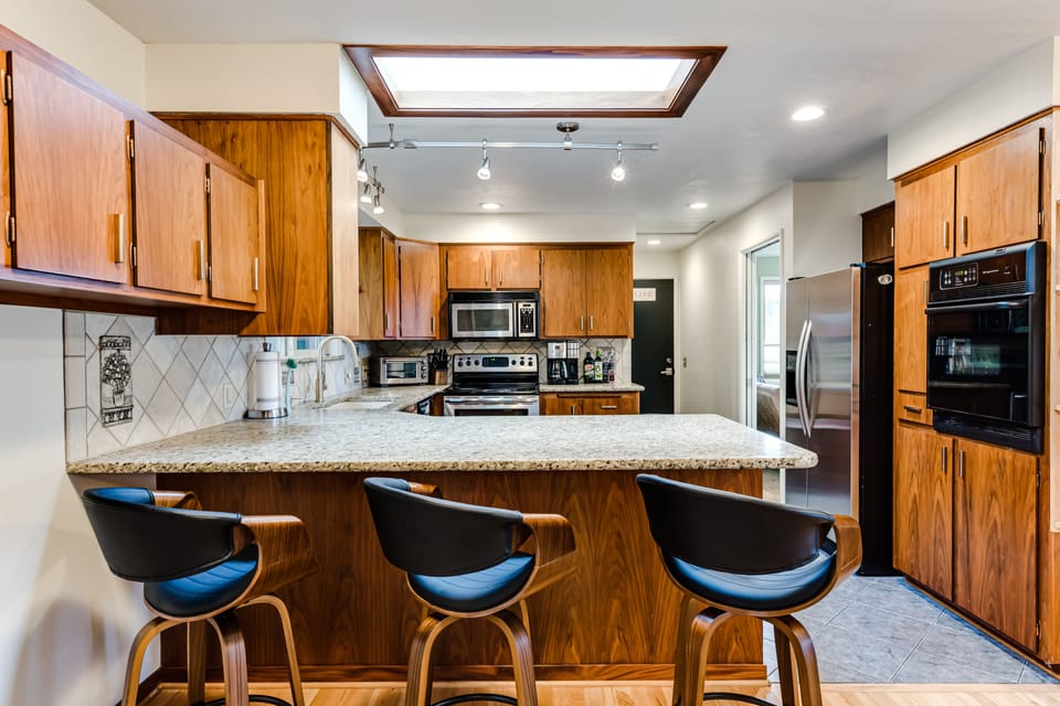Countertop seating area
