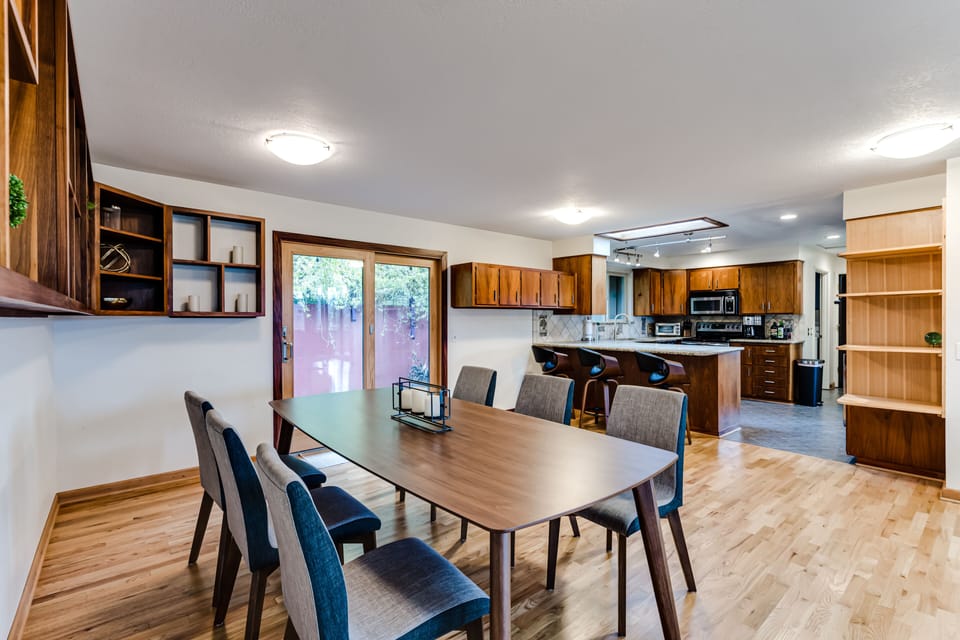 Eugene Vacation Home Dining Area