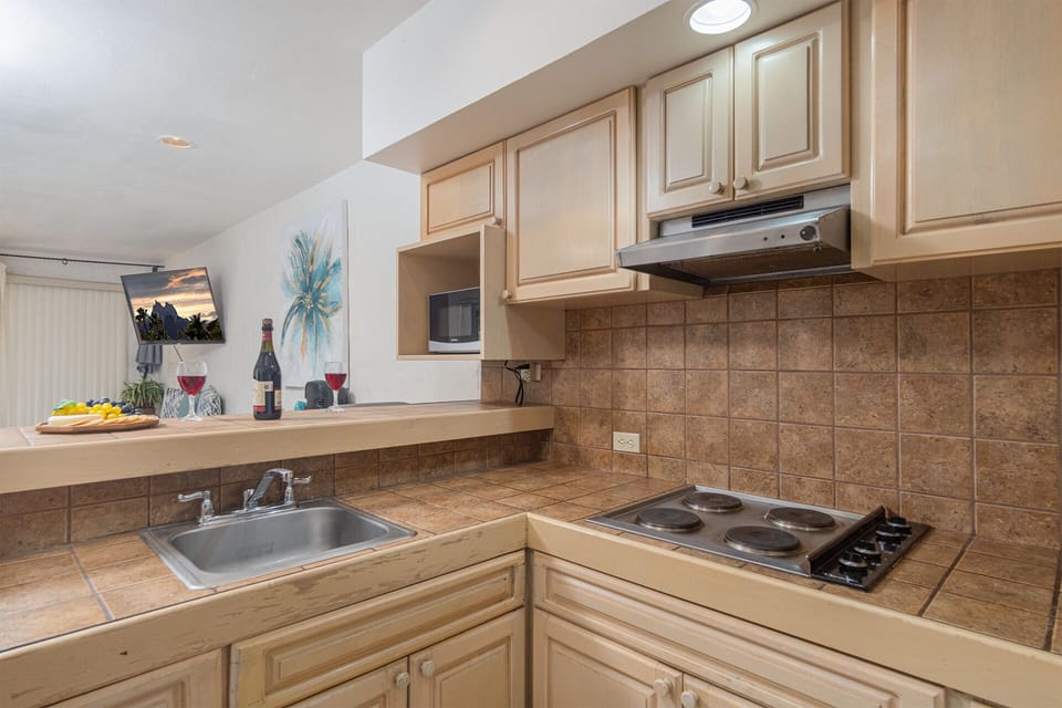 The complete kitchen has everything you need.