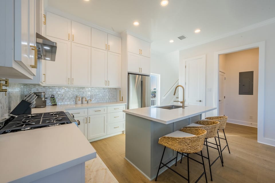 Kitchen with pantry and all new appliances including dish washer in island
