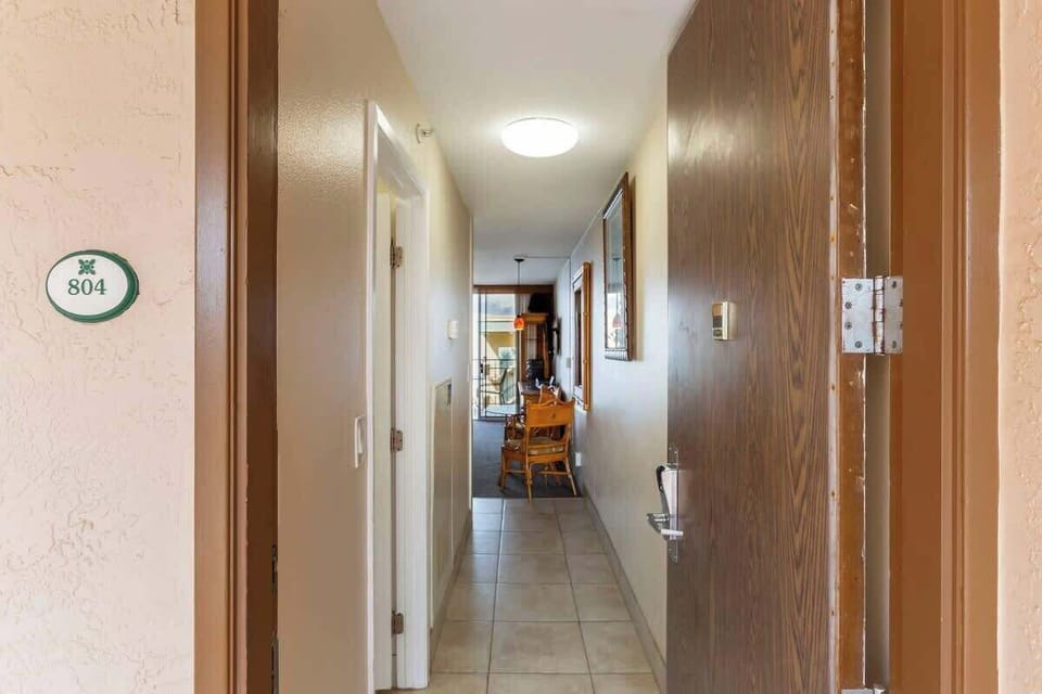 Royal Kahana 804 equipped with keyless entry.