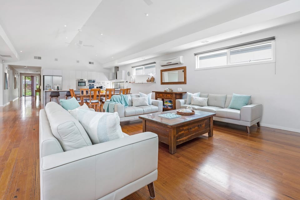 open plan living/dining/kitchen