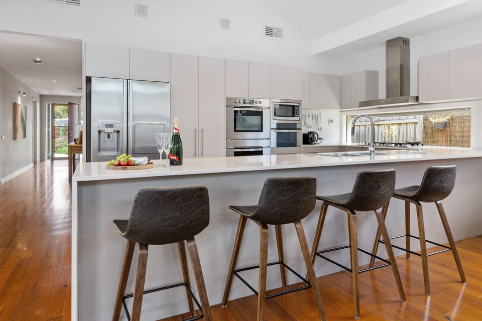 Kitchen/Breakfast Bar