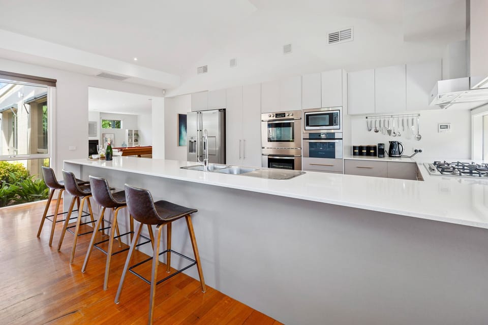 Kitchen/Breakfast Bar