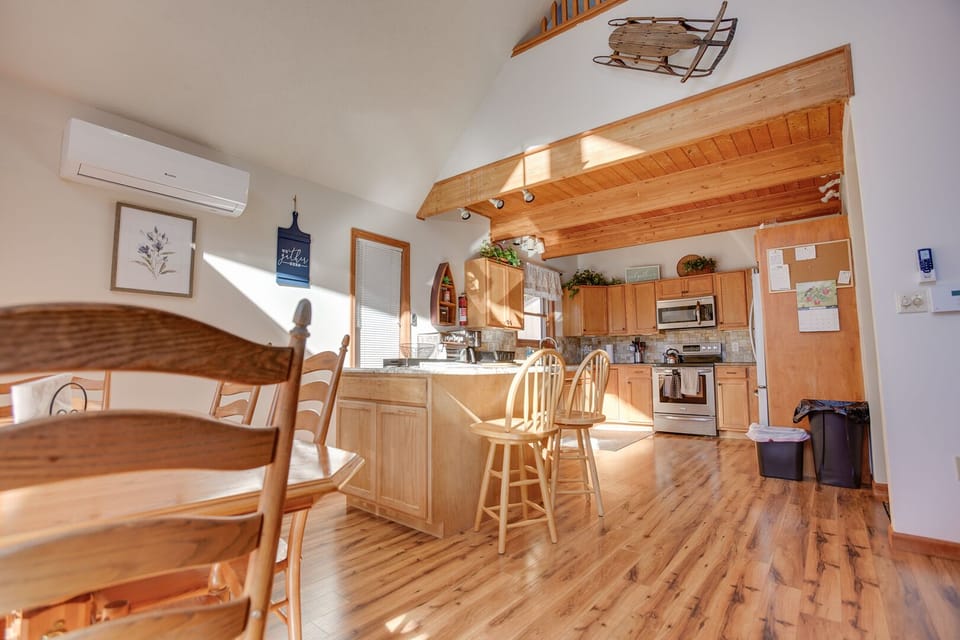 Whip up a family dinner in this large kitchen! The kitchen is fully-stocked with all of your cooking and baking essentials- appliances, not food :)