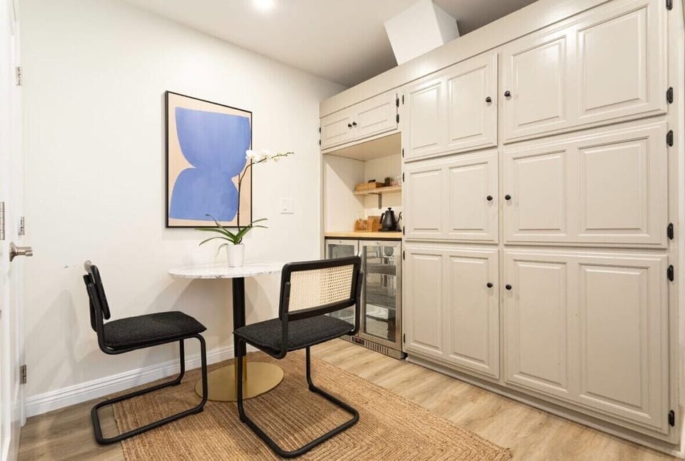 This simple table setup is perfect for meals, laptop work, or mapping out your Manhattan Beach adventures.