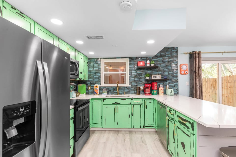 Full Kitchen w/ all Cooking Essentials