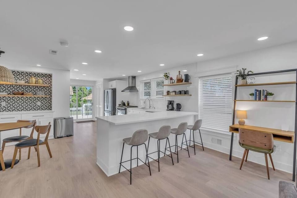 Expansive fully stocked kitchen for gourmet home cooked meals!