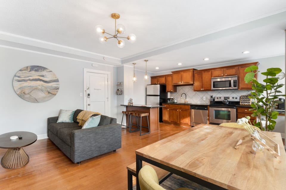 Open-concept living area flows seamlessly into the dining space and kitchen, offering an ideal layout for couples or small groups just steps from the Nelson-Atkins Museum of Art and a short walk to the Plaza and streetcar.