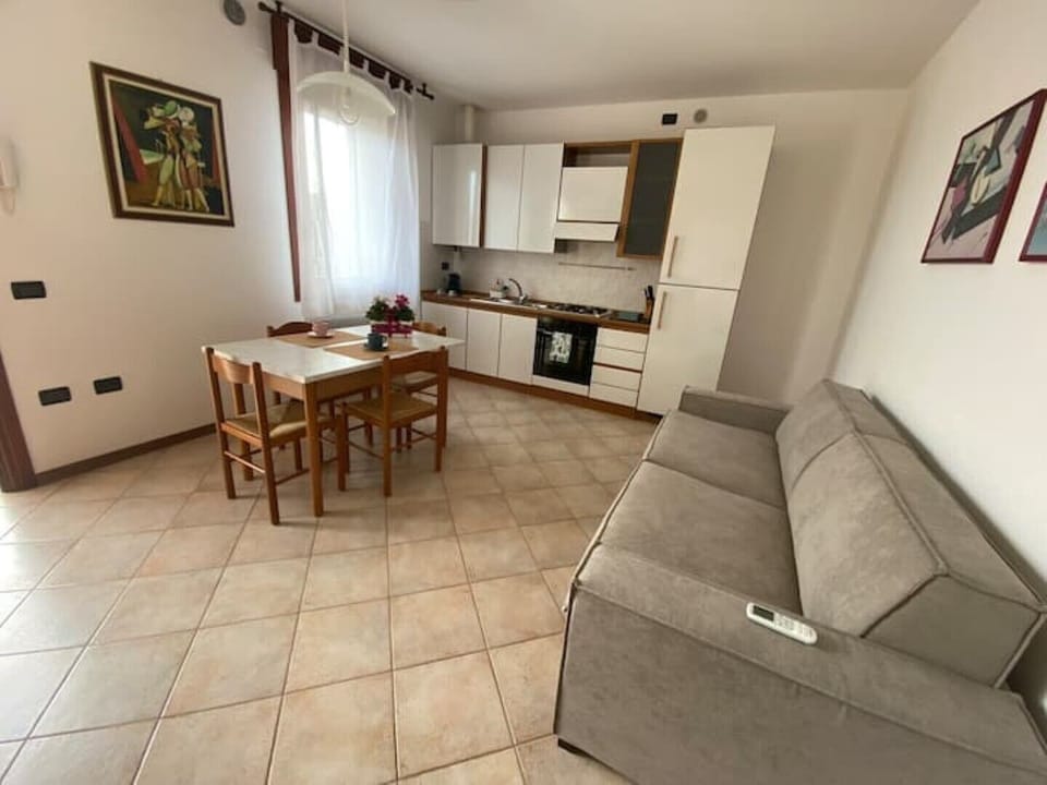 OTB 2 - Cozy accommodation for 4 people between Venice and Treviso with 2 Terraces Apartment in Veneto