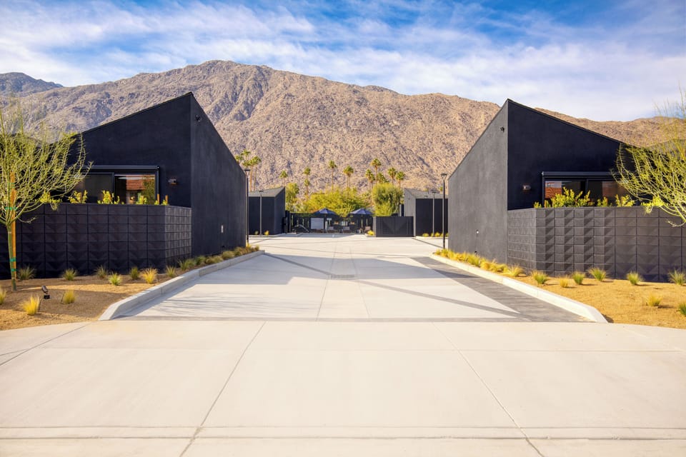 Boutique oasis with panoramic mountain views and enough parking for your group. 