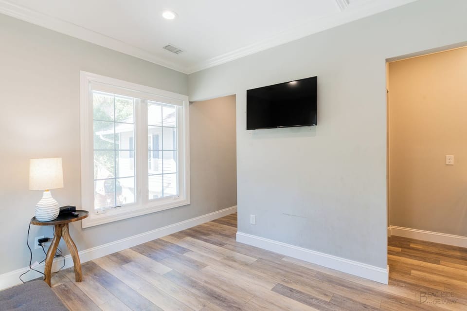 TV for Futon inside Queen