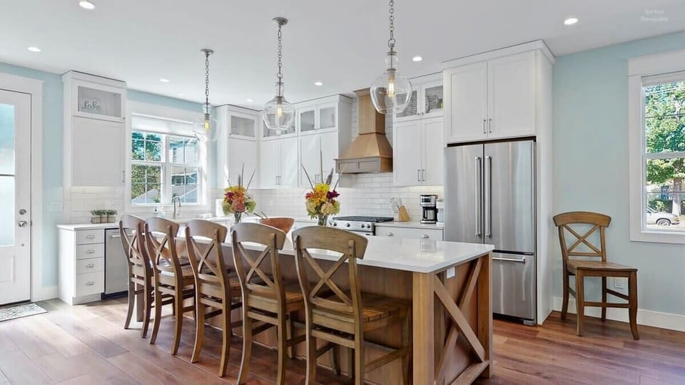 Large island in the gourmet kitchen