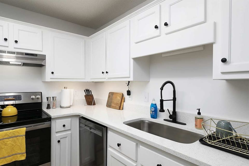 A nice selection of kitchen wares and appliances which will be perfect for preparing home cooked meals.