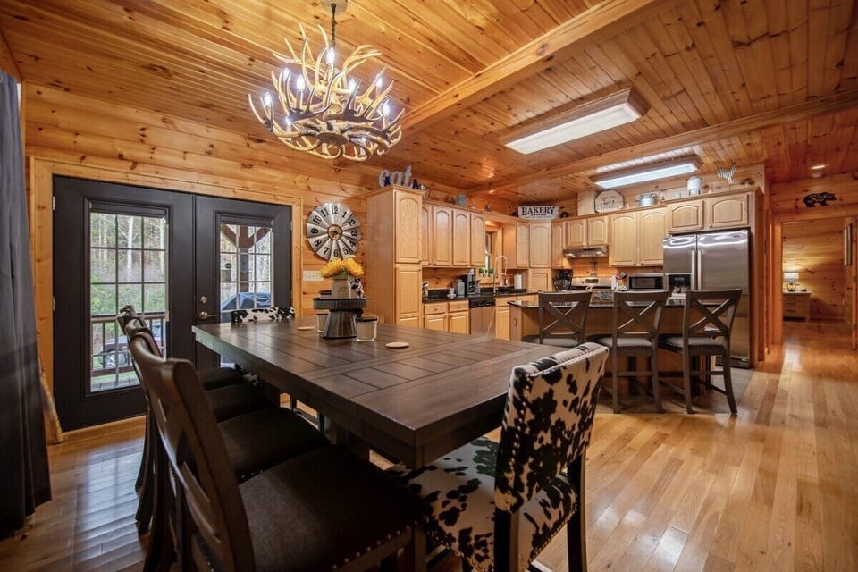 This thoughtfully arranged space invites you to enjoy meals in a setting that seamlessly integrates culinary delights and shared moments with the surrounding kitchen ambiance.