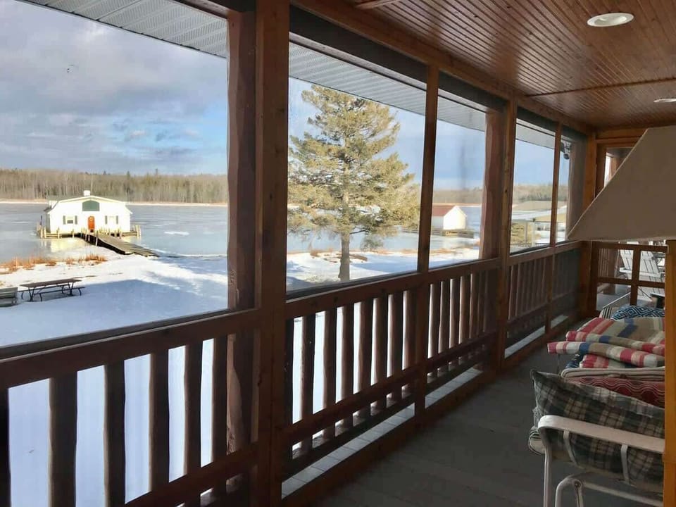 Screened in porch
