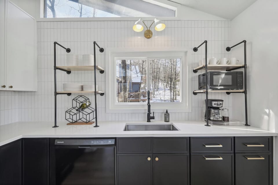 This well-stocked kitchen has everything you need to prep and cook meals.