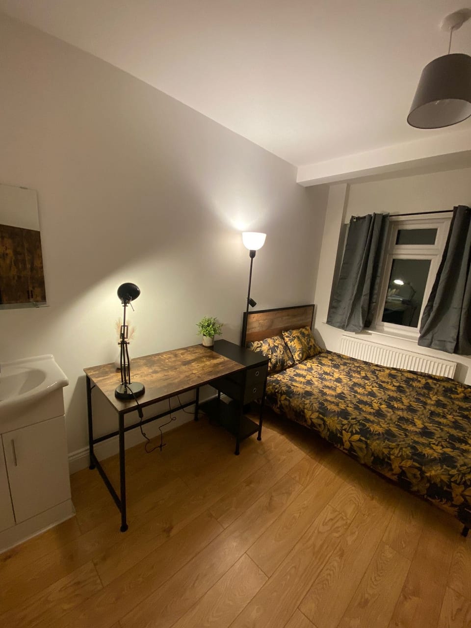 Double room-Large-Shared Bathroom-Luxury - 1