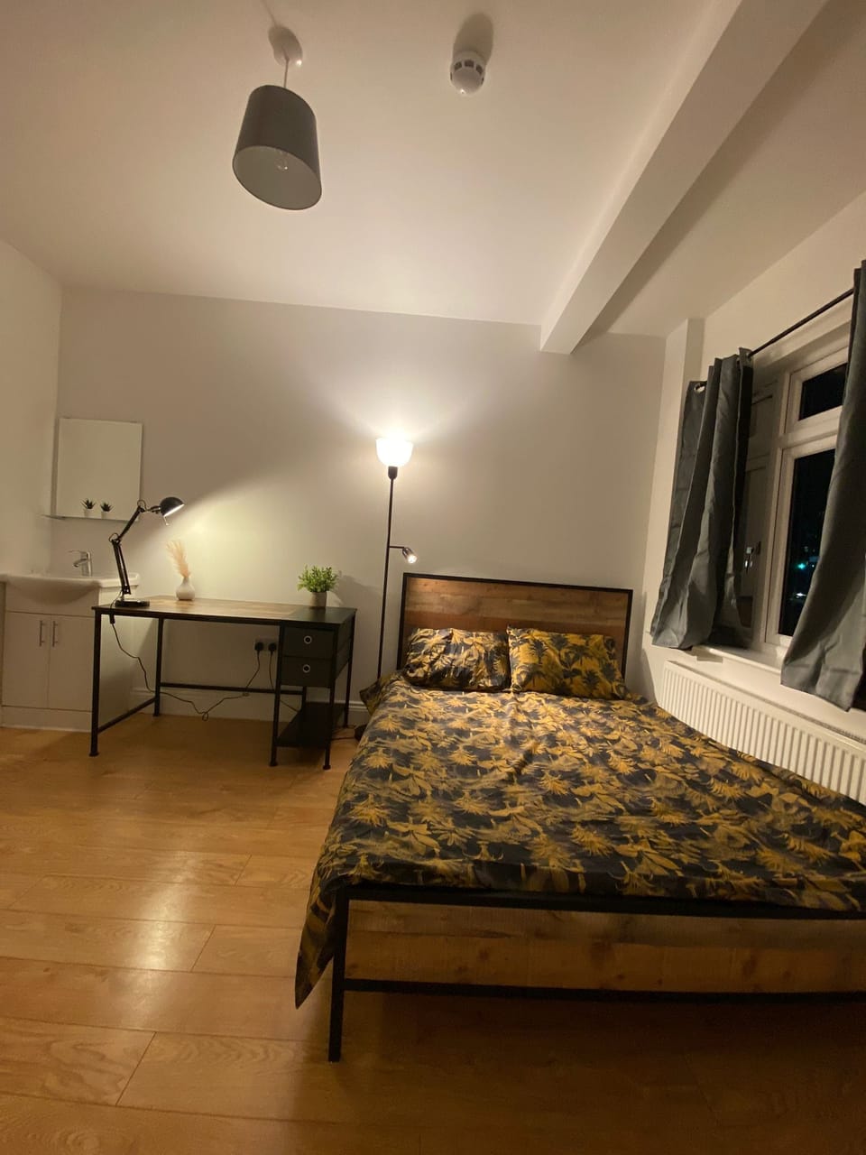 Double room-Large-Shared Bathroom-Luxury - 1