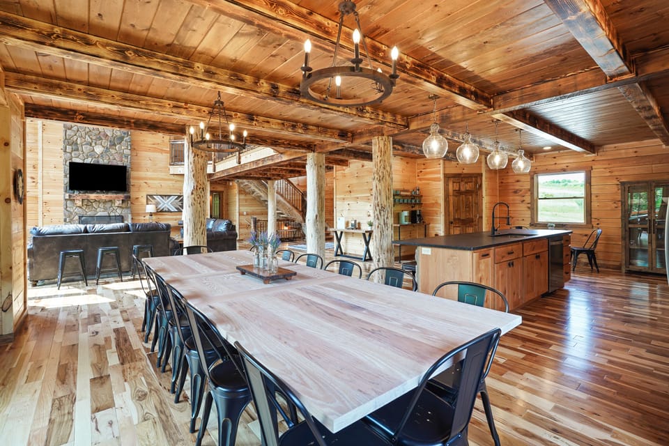 Golden Acres Luxury Hocking Hills Lodge