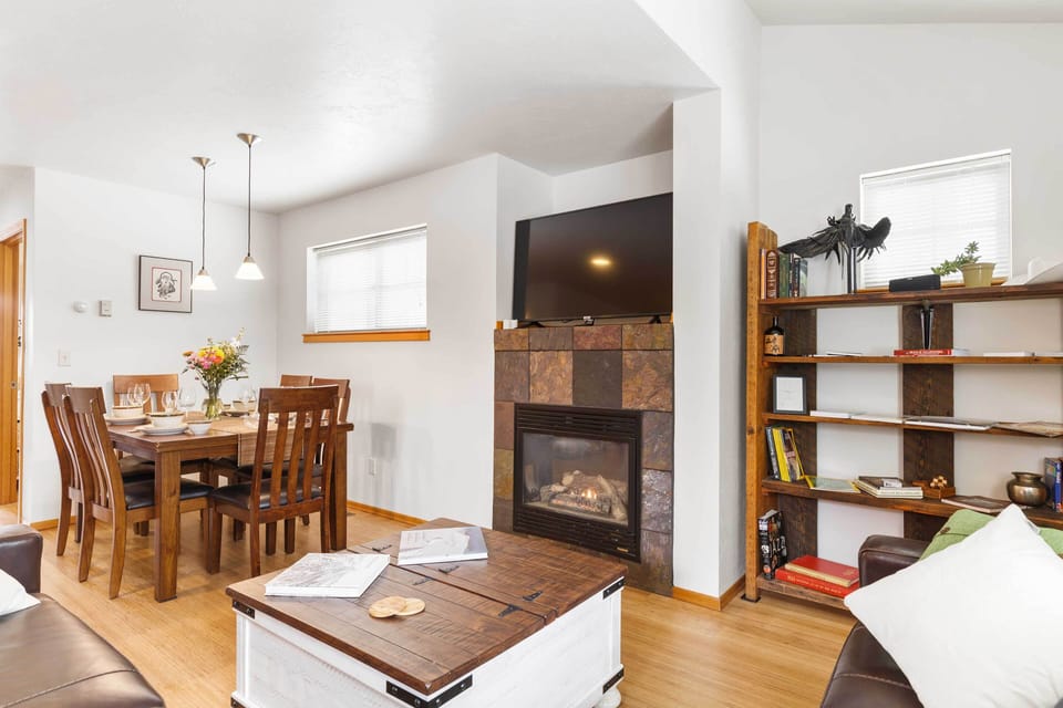 Bozeman Vacation Rental | 3BR | 2.5BA | 1,550 Sq Ft | Stairs Required