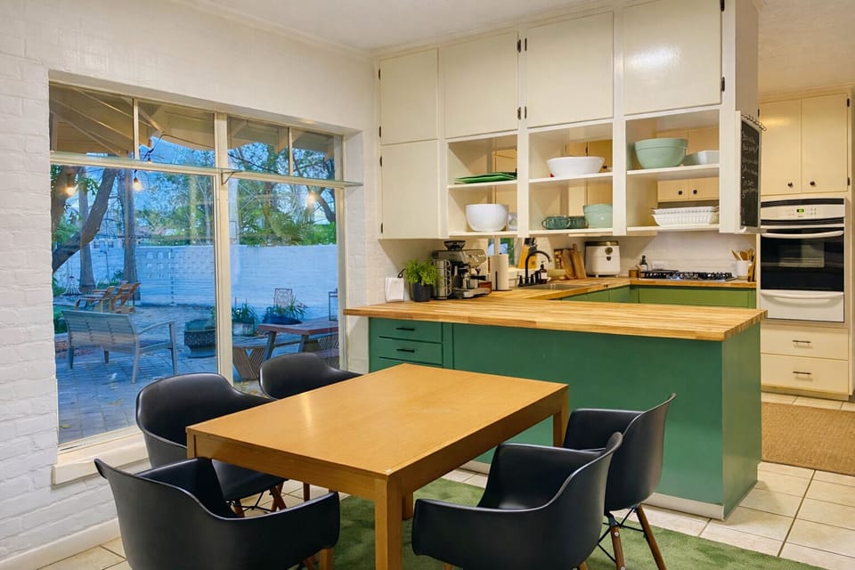 Dining and breakfast nook
