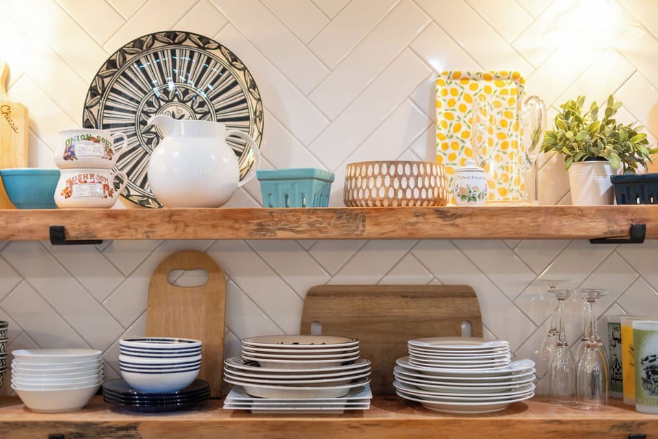 Most of what you will need is right at your fingertips with beautiful live-edge open shelving. 