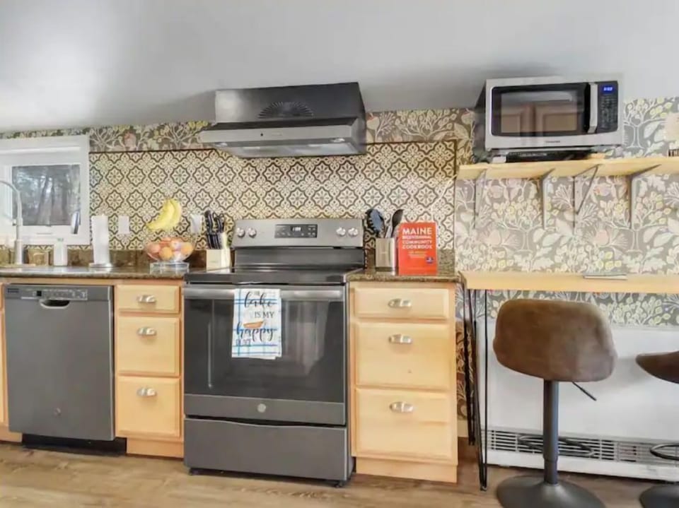 Fully stocked kitchen so you can enjoy hospitality moments in Maine!