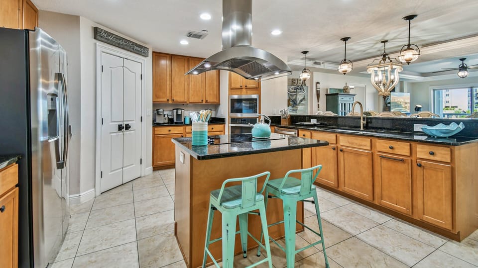 Jeff and Gina Properties - Sun West Palms 202 (SWP202) - Clearwater Beach - 3 Bedroom - 3 Bathroom - Bay Front - Waterfront